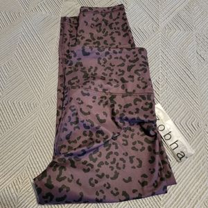Zobha Capri Leggings Purple Leopard Large